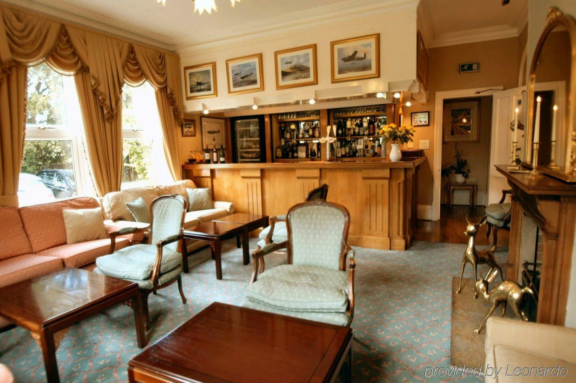 The Lodge Duxford Restoran gambar